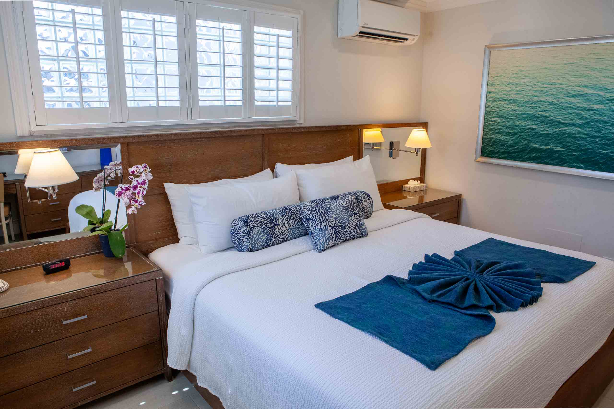 Room 27 — Sea Foam 1 Bedroom Suite, Courtyard